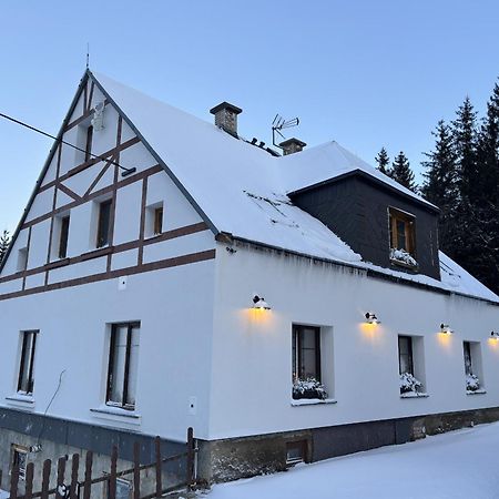 Wolf House Klinovec Hotel Loucna pod Klinovcem Luaran gambar