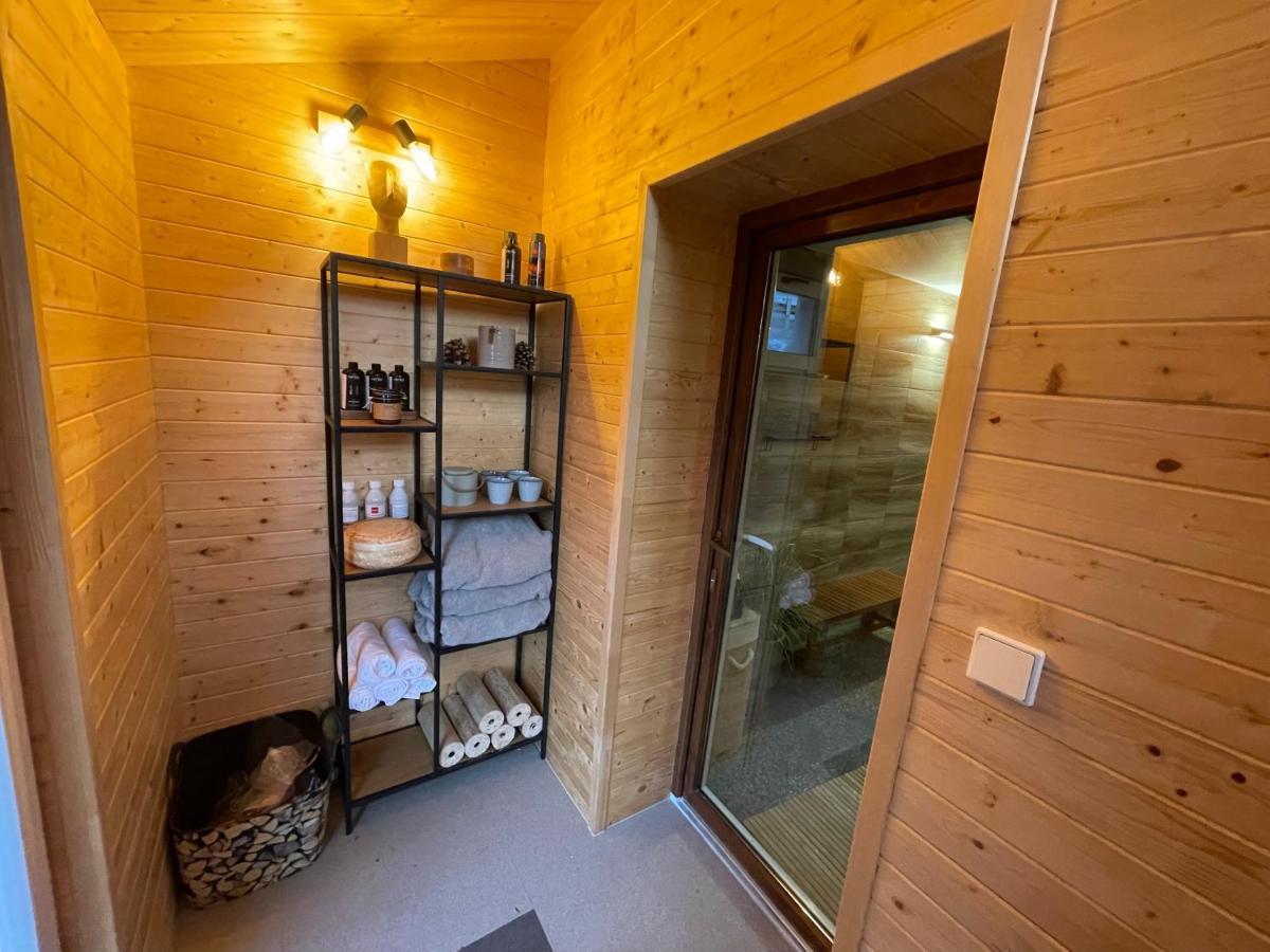 Wolf House Klinovec Hotel Loucna pod Klinovcem Luaran gambar